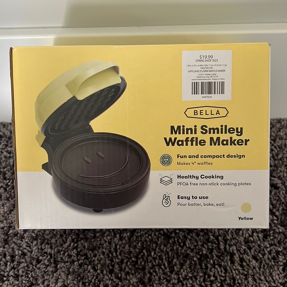 NEW Mini Smiley Waffle Maker - BELLA Appliances - Non-Stick - Compare to DASH